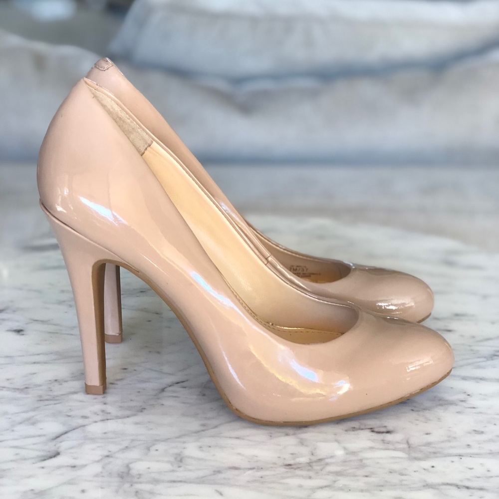 Jessica Simpson nude patent leather pump 7